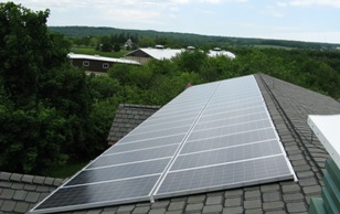 Солнечные батареи на крыше 