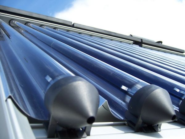 Вакуумный солнечный коллектор на крыше