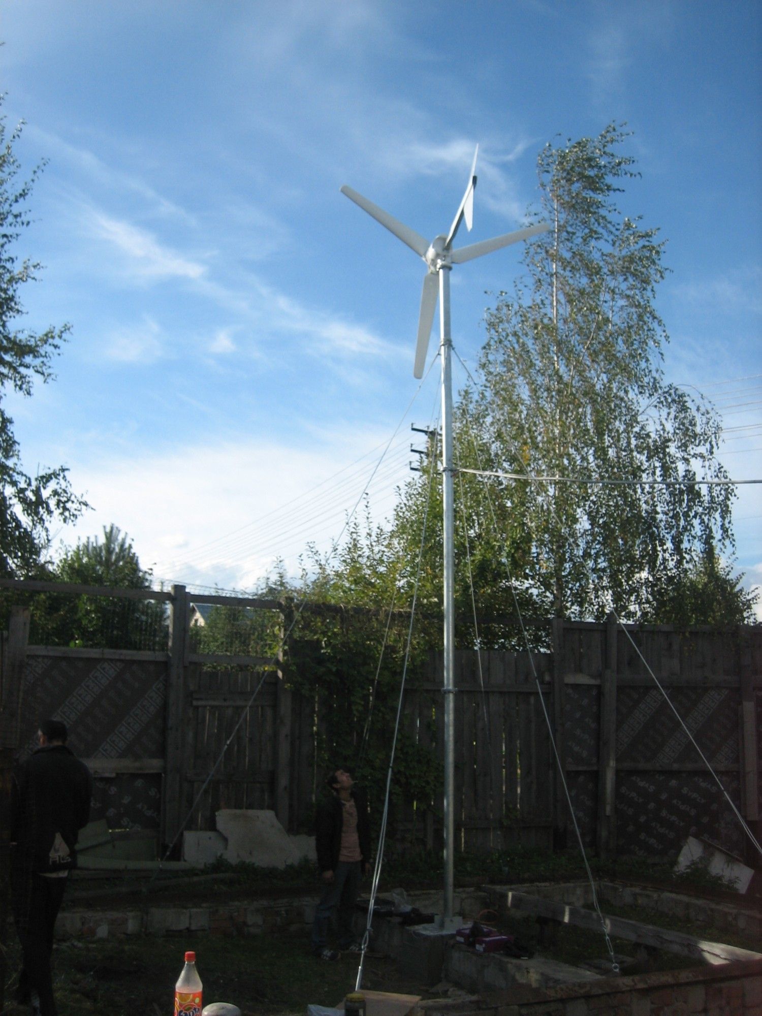 Ветро-солнечная система автономного электроснабжения на базе ВГ SWG 0.5 кВт на мачте 6 м